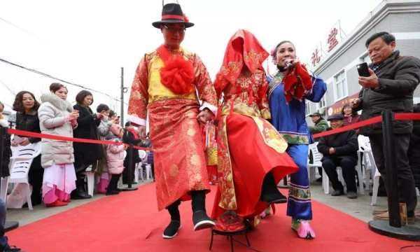 結婚跨火盆什么意思,結婚風(fēng)俗不同圖6