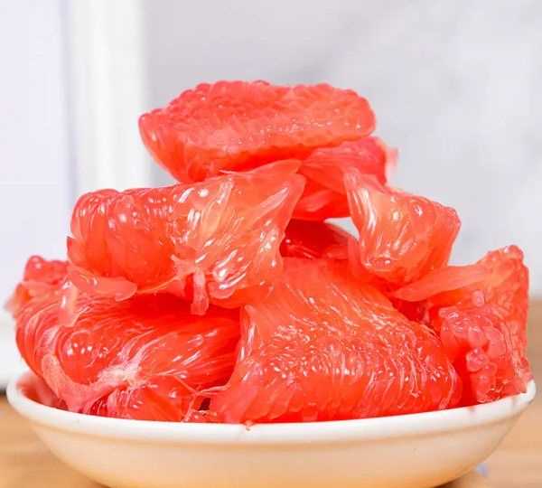 柚子里面長(cháng)黃膠能吃,紅心柚是秋天常見(jiàn)的水果之一嗎圖1