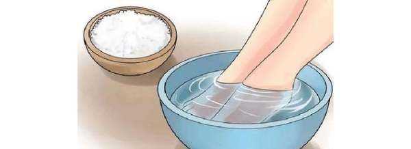 鹽水泡腳的危害,鹽水泡腳對身體的好處以及壞處都有哪些呢圖8