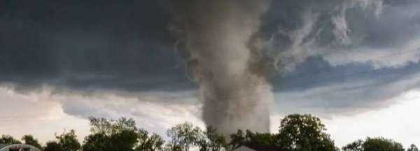 在野外遇到龍卷風(fēng)時(shí)應該怎么辦,如果遇到龍卷風(fēng)應該如何自救圖6