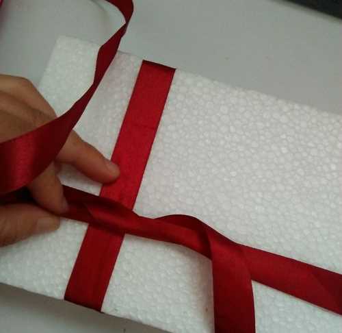 禮帶的結怎么打,包裝盒絲帶蝴蝶結的打法圖7