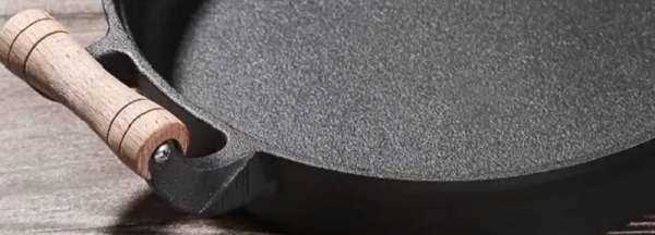 餅鐺上的黑色油泥怎么去除,電餅鐺上的焦黑難以清洗如何去除圖1