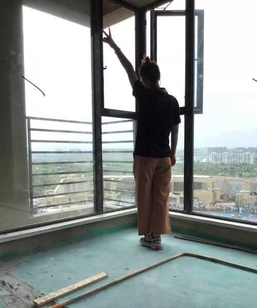 陽(yáng)臺玻璃很臟有什么辦法