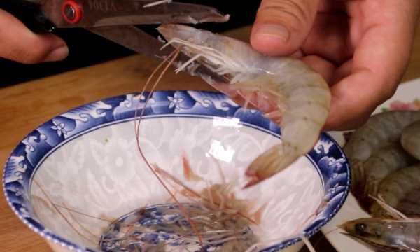 油炸蝦怎么做好吃又簡(jiǎn)單,炸大蝦怎么做好吃又簡(jiǎn)單圖3