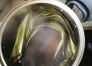 粽葉需要泡多久才能用,包粽子前糯米要浸泡嗎?圖6