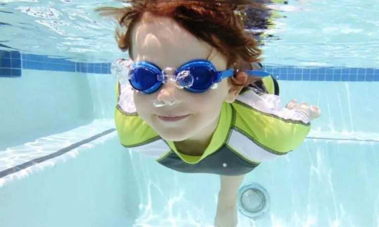 在水中能睜開(kāi)眼睛對眼睛好嗎