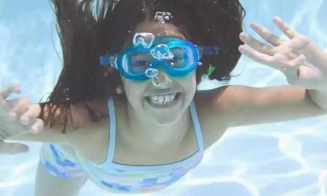 水下可以睜開(kāi)眼睛嗎