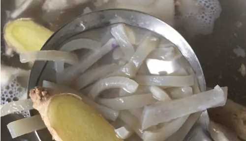 皮凍的熬制方法,豬皮凍怎么熬制好吃圖1