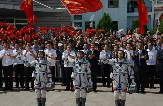 神舟六號的宇航員是誰(shuí)神舟七號的宇航員是誰(shuí)