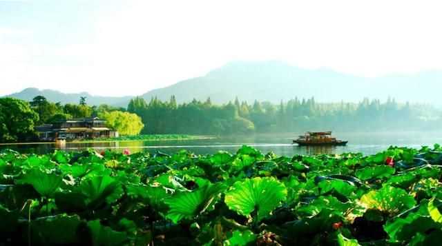曉出凈慈寺送林子方古詩(shī)的意思，曉出凈慈寺送林子方古詩(shī)最簡(jiǎn)單易懂的意思是什么？圖3