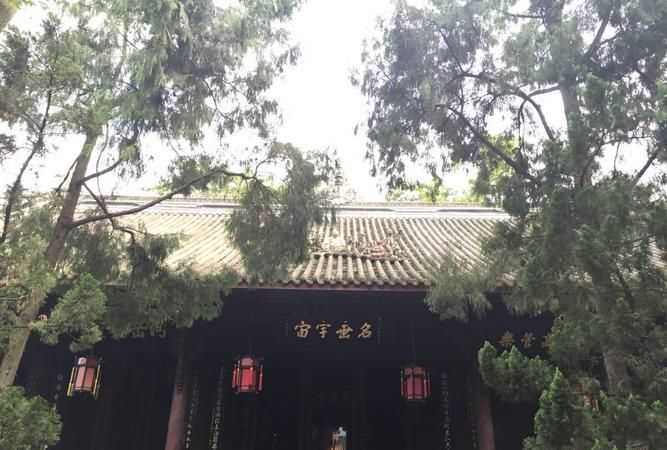 武侯祠位于成都的哪個(gè)方位