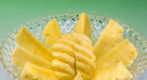 菠蘿不能和什么一起吃?