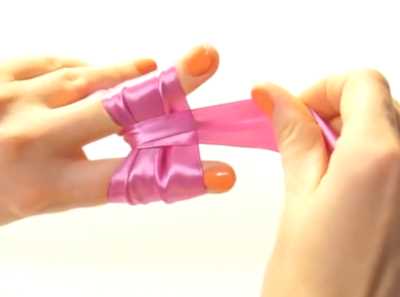 蝴蝶結怎么打的,怎么打蝴蝶結簡(jiǎn)單方法圖2