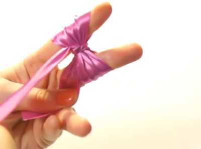 蝴蝶結怎么打的,怎么打蝴蝶結簡(jiǎn)單方法圖4