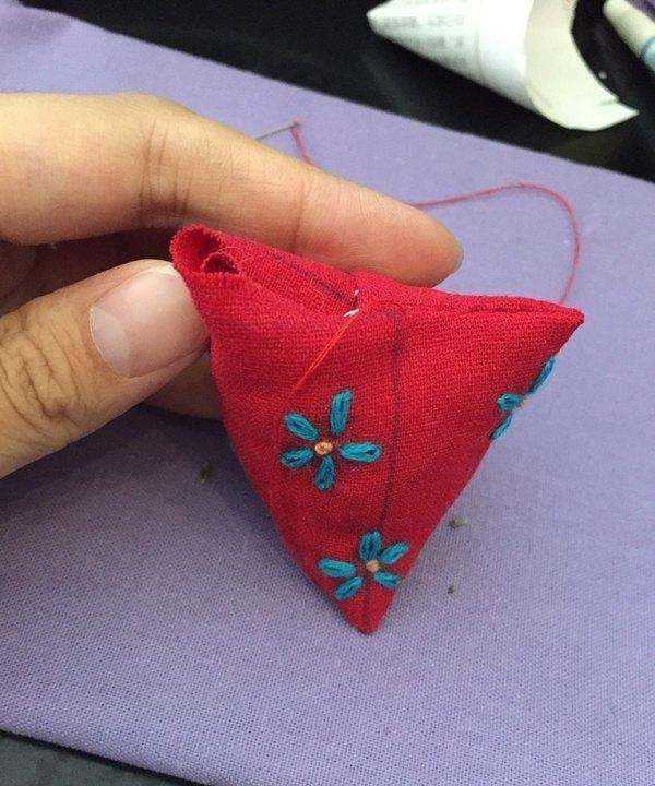 怎么做香包簡(jiǎn)單又好看,香囊的制作方法圖14