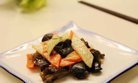 胡蘿卜炒木耳怎么做好吃