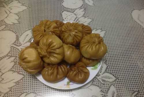 小籠和好的面剛開(kāi)始做的包子挺好的,后來(lái)蒸出的包子就不好了