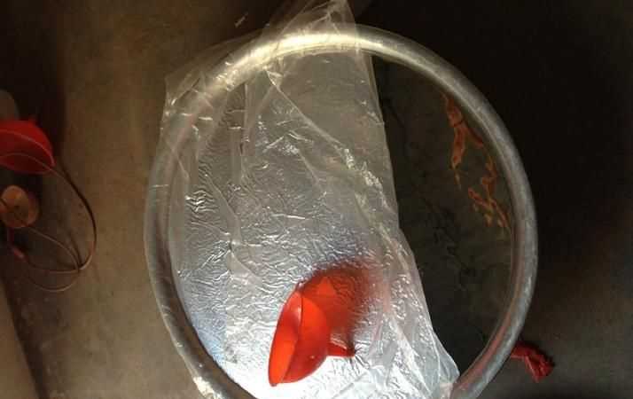 水銀散落到地上為什么立刻就找不到了完全沒(méi)有網(wǎng)上說(shuō)的小珠什么的