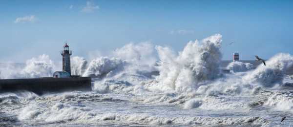 什么如鏡的成語(yǔ) 描寫(xiě)水,描寫(xiě)水面的成語(yǔ)有哪些圖1