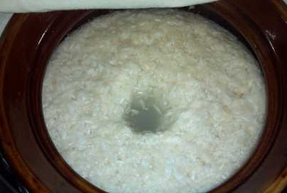 米酒長(cháng)了黑毛怎么處理,米酒表面上長(cháng)滿(mǎn)了黑毛怎么辦呢圖1