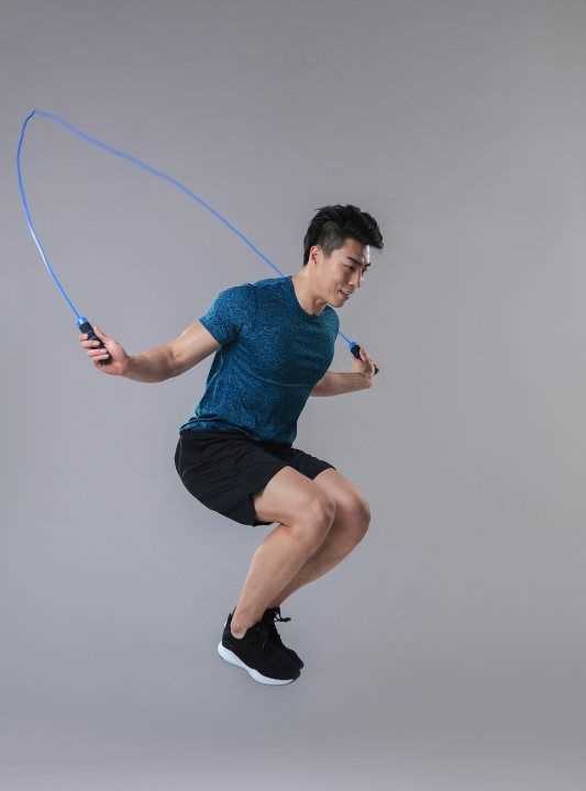 跳繩時(shí)應該什么先著(zhù)地,跳繩應該前腳著(zhù)地還是后腳跟著(zhù)地呢圖2