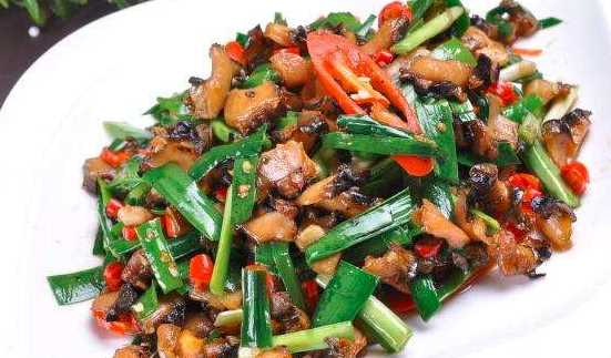 大蒜炒肉怎么炒,大蒜炒肉的家常做法竅門(mén)圖1