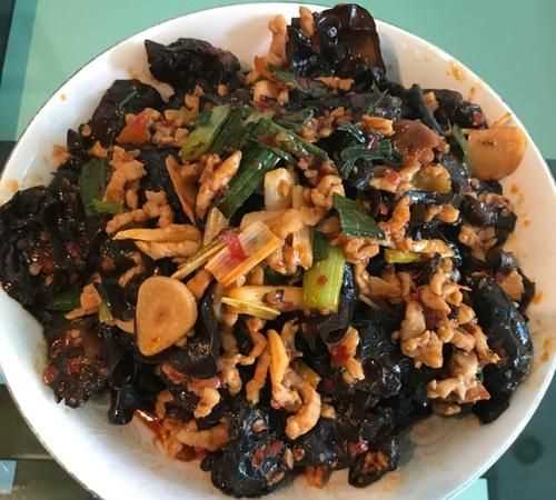 怎樣炒木耳才不會(huì )炸鍋