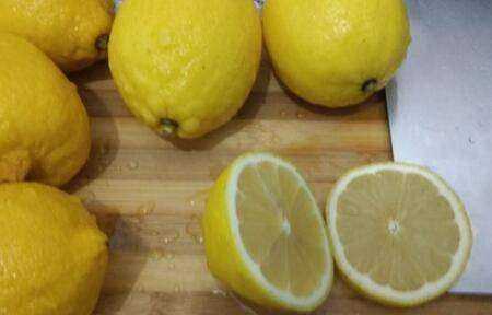 怎樣用烤箱烘干檸檬片竅門(mén),烤箱烘干檸檬片的溫度時(shí)間圖2