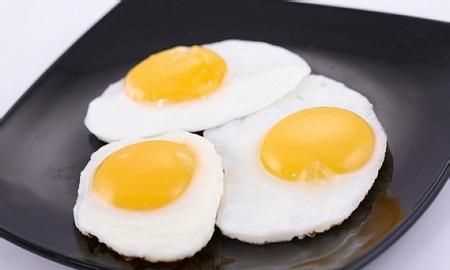 健身者煎雞蛋該放什么油來(lái)煎好