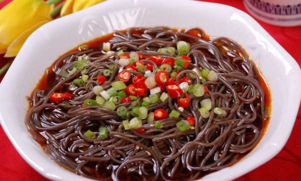 蕨根粉煮多長(cháng)時(shí)間能熟,蕨根粉是日常生活中非常普遍的美味食物嗎圖2