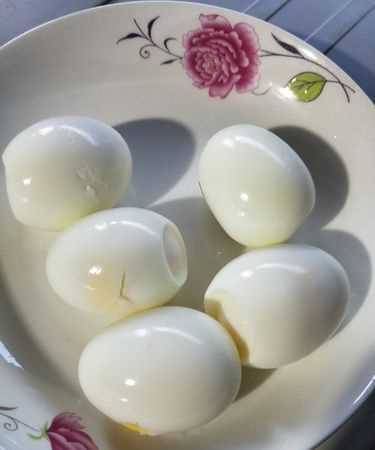 如何判斷雞蛋是否煮熟,如何判斷煮雞蛋熟了沒(méi)有