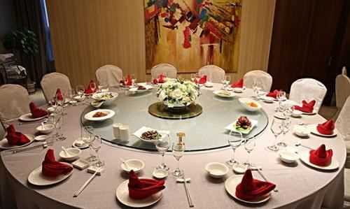 在餐館就餐時(shí)用開(kāi)水燙一下碗筷能起到什么作用,餐廳就餐前用熱水燙一下碗筷可以嗎圖3