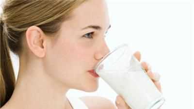 喝純牛奶為什么總放屁