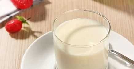 喝牛奶會(huì )長(cháng)痘痘嗎