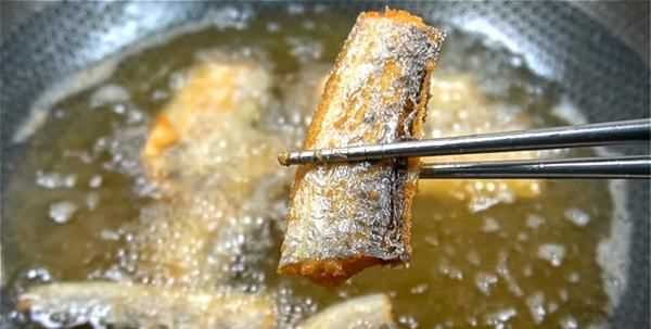 帶魚(yú)怎么清蒸沒(méi)有腥味,帶魚(yú)怎么做好吃又簡(jiǎn)單清蒸帶魚(yú)圖14