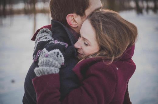 擁抱會(huì )讓男生起反應嗎