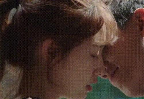 接吻伸舌頭代表啥