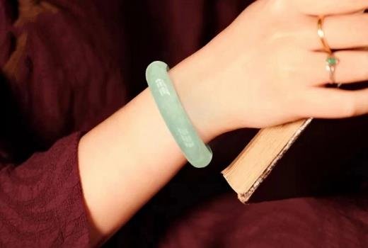 三種女人不適合戴翡翠 三種女人不適合戴翡翠