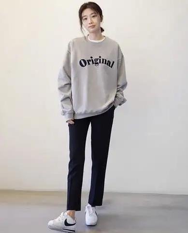 黑色褲子配什么顏色上衣