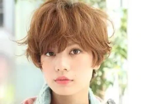 方臉適合什么發(fā)型