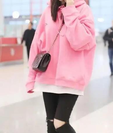 黑色褲子配什么顏色上衣