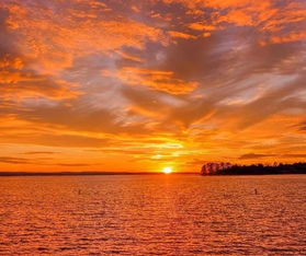 關(guān)于夕陽(yáng)正能量的句子,夕陽(yáng)出來(lái)正能量的句子,形容夕陽(yáng)正能量的句子簡(jiǎn)短