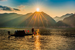 關(guān)于湖光秋色的詩(shī)句