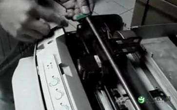 更換打印機色帶圖解(打印機色帶夾安裝圖解)