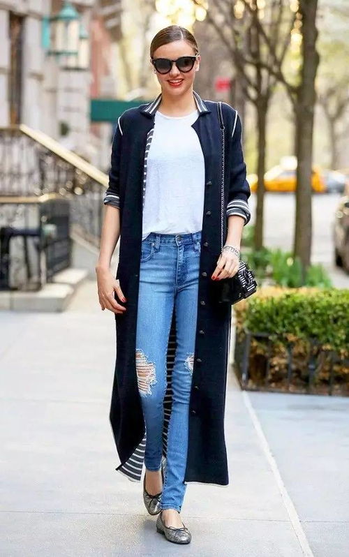 羽絨服和短袖(短袖無(wú)袖已成主流)