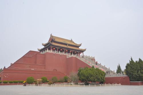 描寫(xiě)開(kāi)封龍亭的作文開(kāi)頭