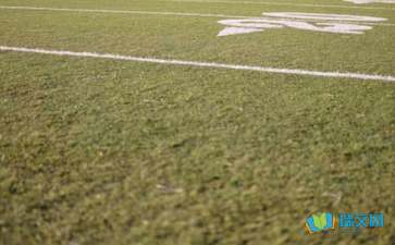 校園作文操場(chǎng)上