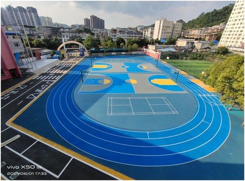 校園操場(chǎng)上的場(chǎng)景作文二級