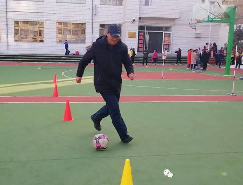 校園足球助我成長(cháng)作文