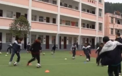 下課了校園里真熱鬧作文300字